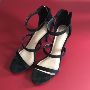 Kelly & Katie Black strappy heels